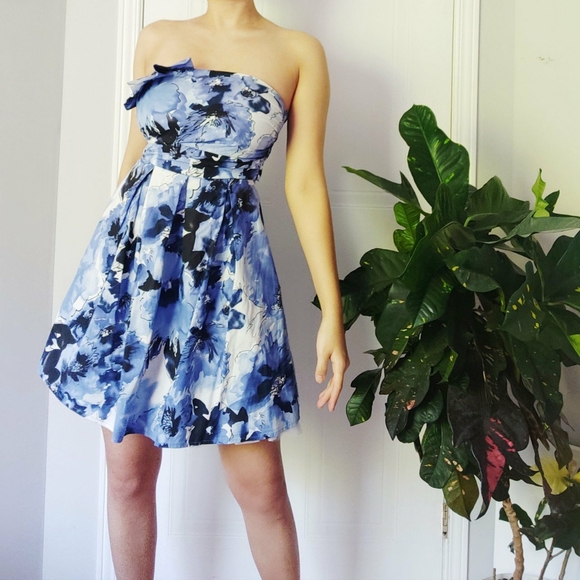 Blue Floral Cocktail Dress - Picture 3 of 3